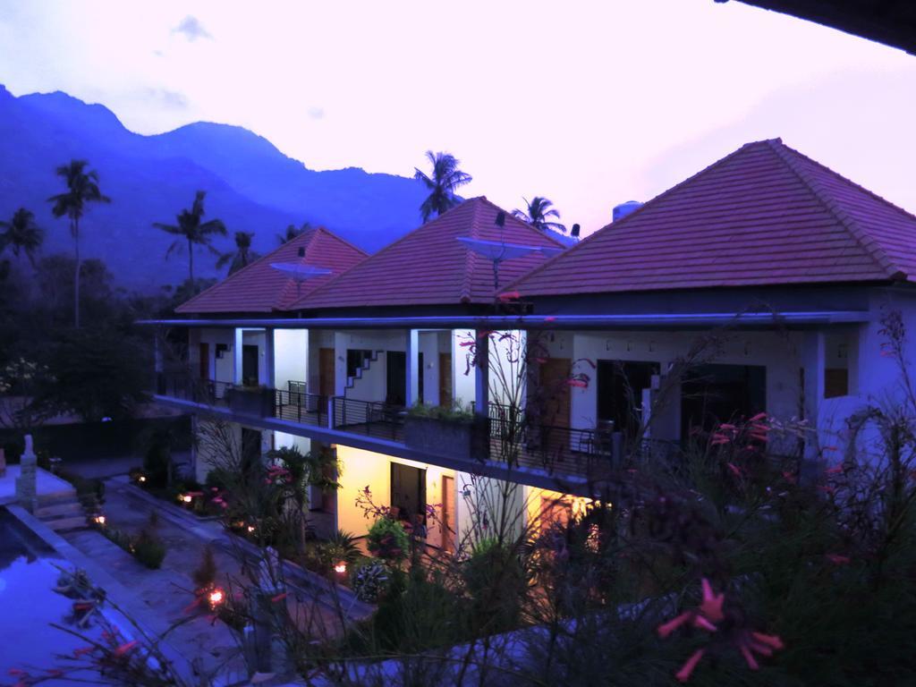 Antari Hotel Pemuteran Exterior photo