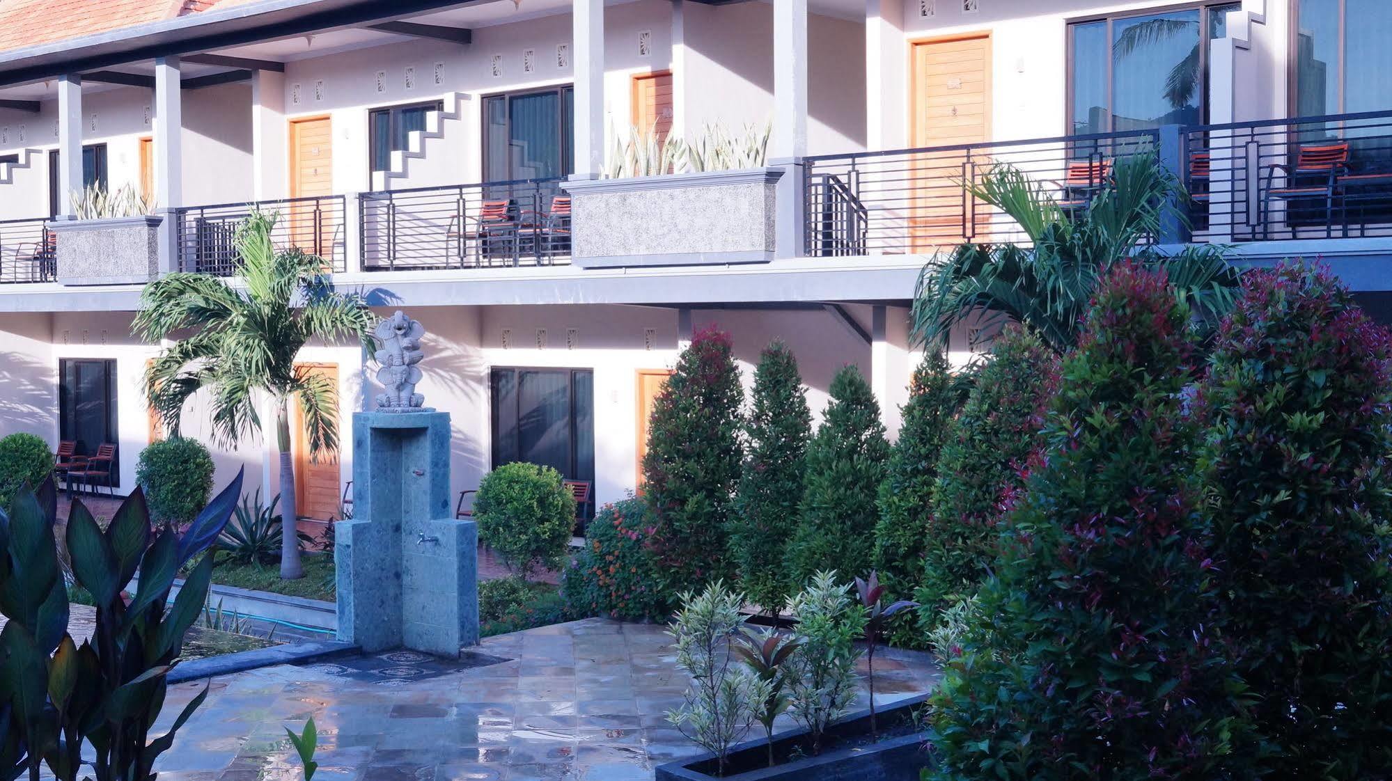 Antari Hotel Pemuteran Exterior photo