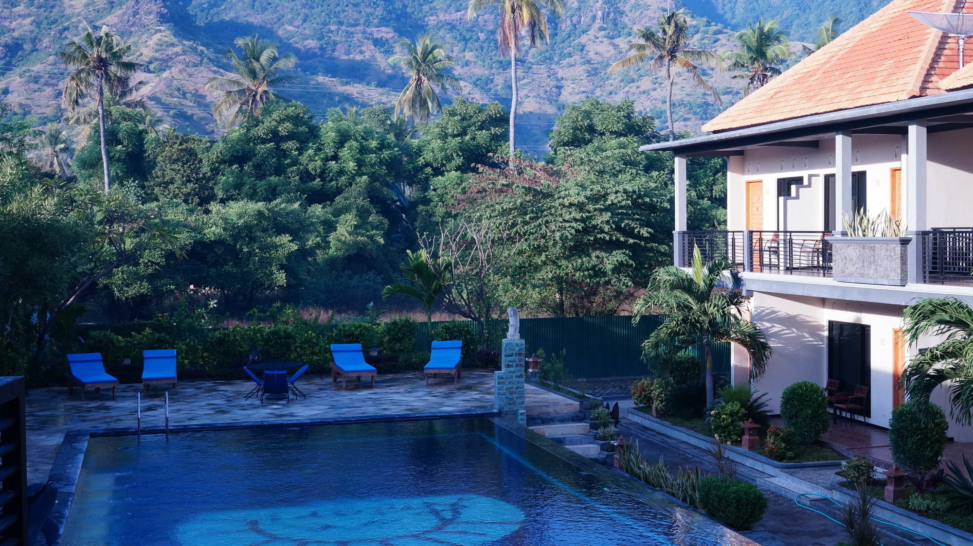 Antari Hotel Pemuteran Exterior photo